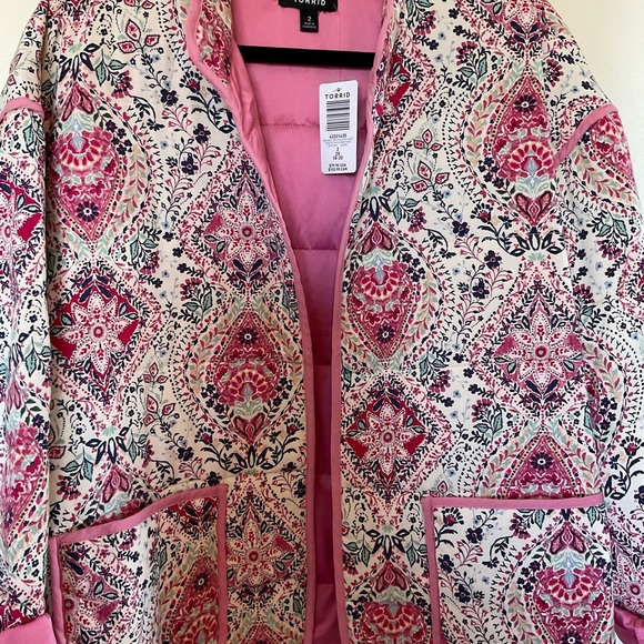 NWT Torrid Challis Quilted Jacket in Pink & White Floral Print in Size 2X - Picture 9 of 11